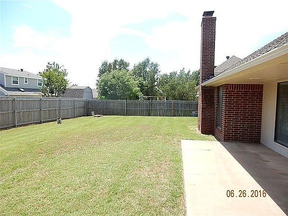 5th image of 3004 Crown Feathers Dr