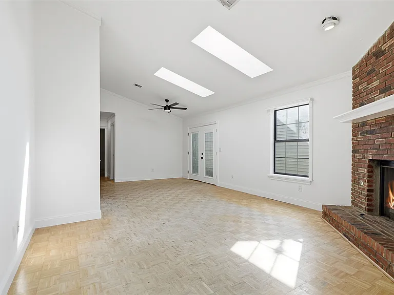 1813 W 62nd St — Photo 3