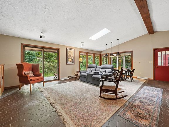 2nd image of 527 Imperial Rd