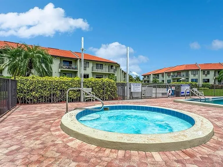 1515 Pinellas Bayway S #1 — Photo 25
