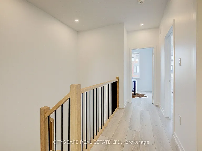 416 Dundas St S #13 — Photo 28
