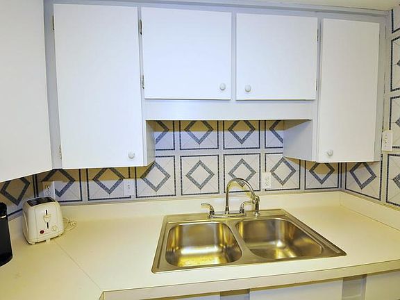 5th image of 14401 Commodores Dr Unit 105