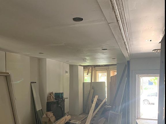 3rd image of 5615 Baynton St