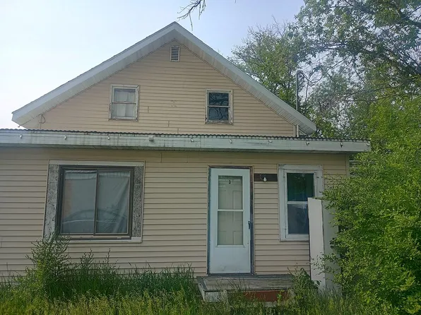 1002 Delano Ave, Walhalla, ND 58282