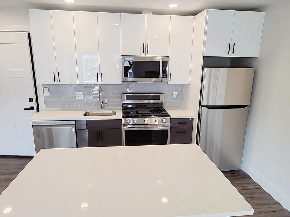 317 Belgrade Ave #407
