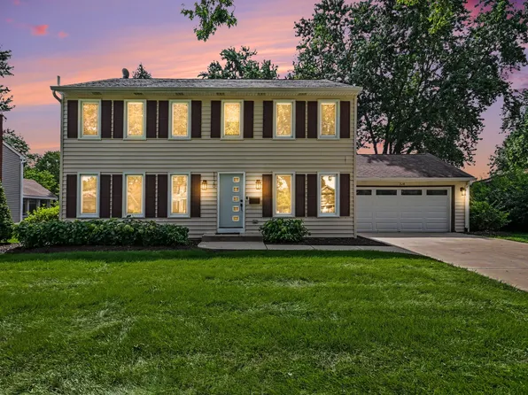 1120 Summit Hills Ln, Naperville, IL 60563