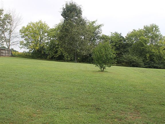 4th image of 693 Ross Dr