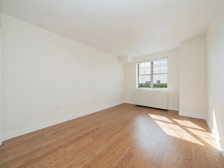 7525 153rd St #806 — Photo 9