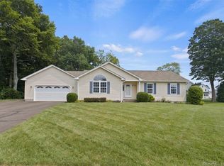 4 Brookview Cir, Windsor Locks, CT 06096