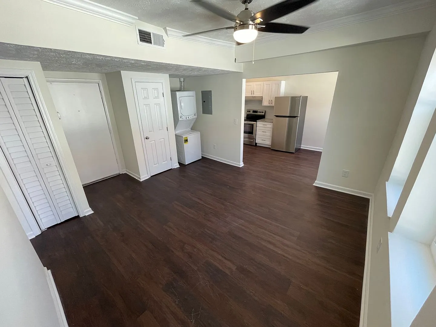 386 Parkway Apartments — Photo 3
