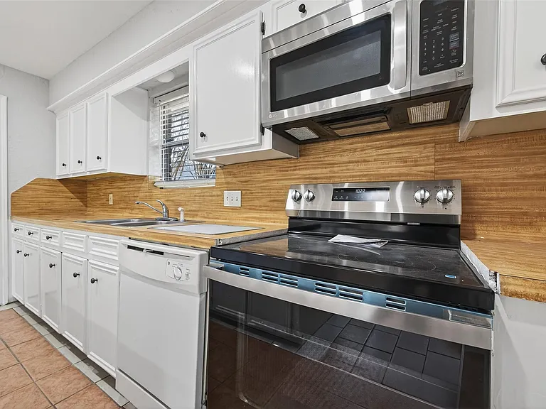 6102 Crakston St — Photo 16