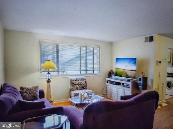 2nd image of 3827 Hamilton St #D-203