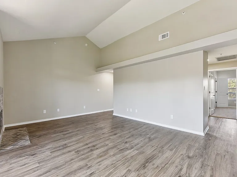 Waters Edge Apartment Homes — Photo 130