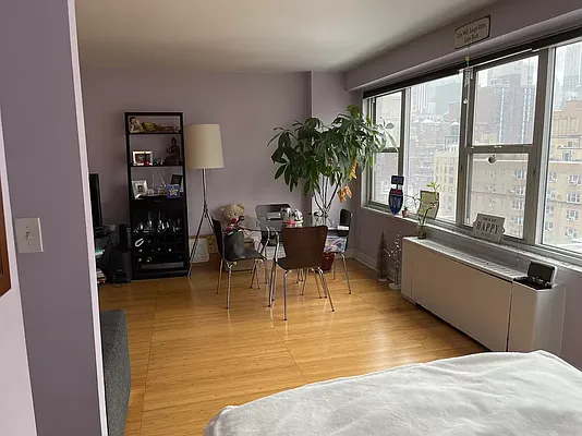 Rented by New York City Moves Team LLC | media 22