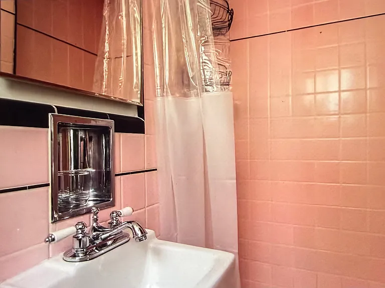 2405 P St #1/2 — Photo 11