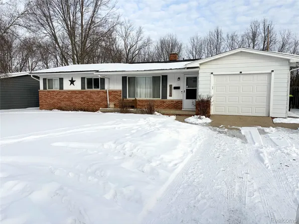 8506 Chesterfield Dr, Swartz Creek, MI 48473