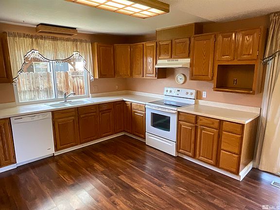 3rd image of 854 Glen Molly Dr