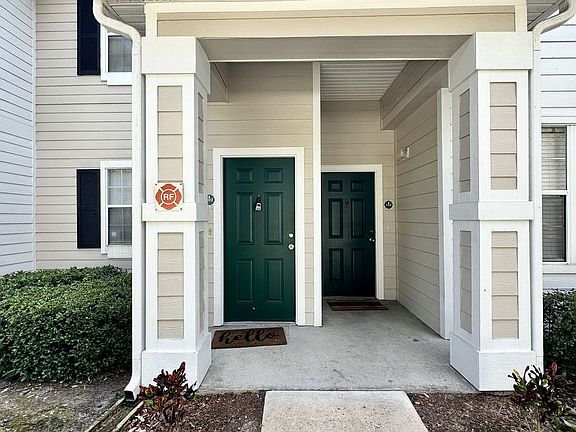 3rd image of 225 Southern Pecan Cir Unit 202