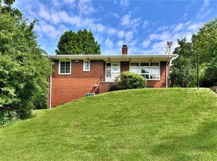 2853 School Dr, Allison Park, PA 15101