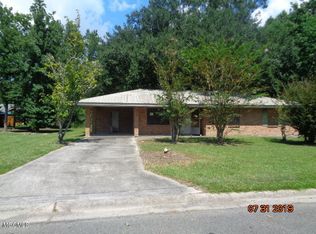 960 Shirley Dr, Picayune, MS 39466