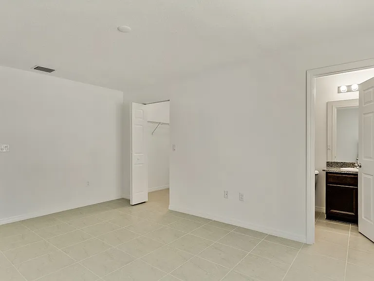 24 Farnum Ln #A — Photo 8
