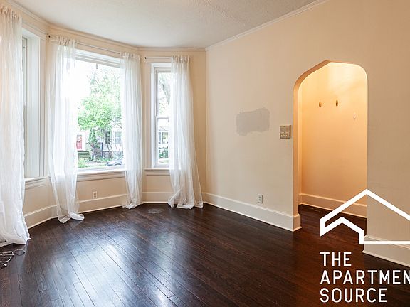 3rd image of 1724 W Balmoral Ave #1