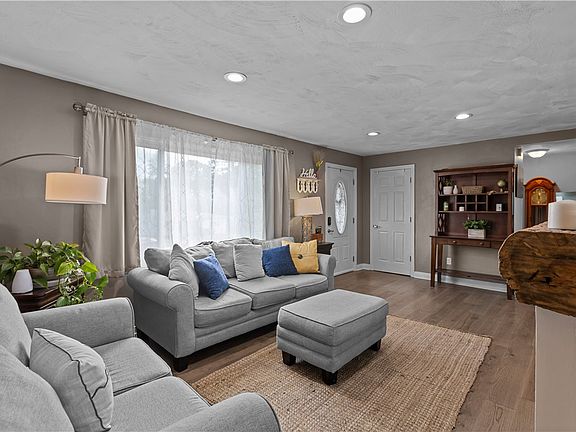 5th image of 218 Pearl Dr