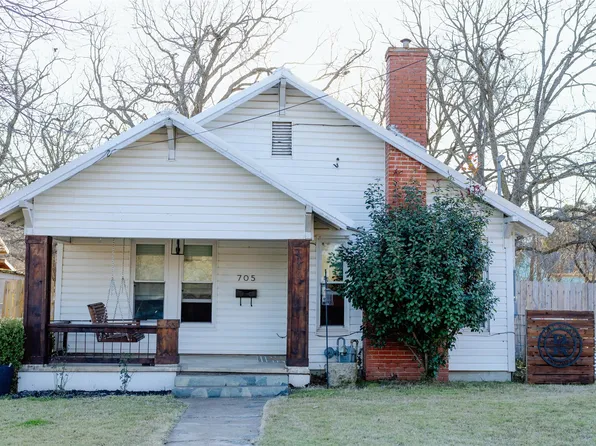 705 S Jackson St, McGregor, TX 76657