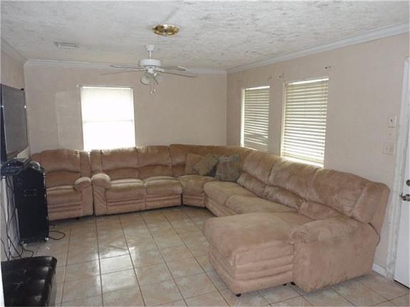 5th image of 929 Vivian Ave