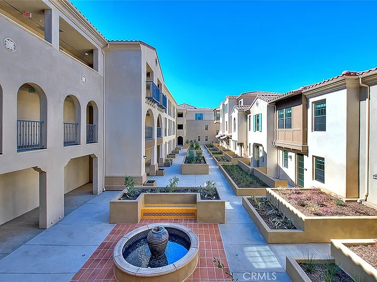 501 W Foothill Blvd #203 — Photo 2