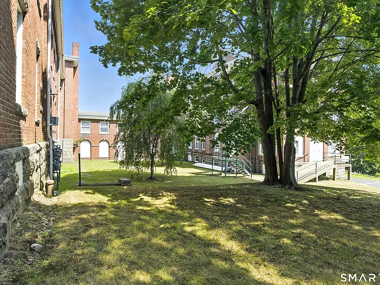 156 Garfield Ave — Photo 12