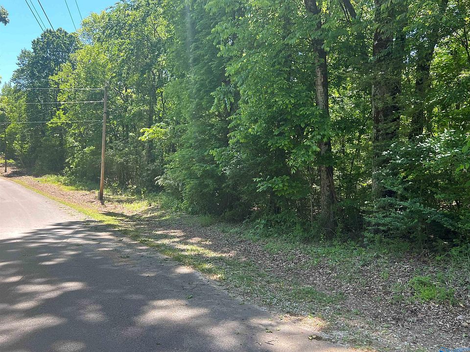 1st image of 365 Lakeview Dr