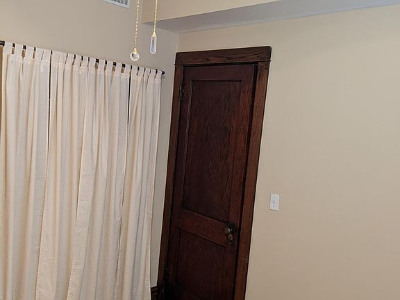 2nd image of 3915 N Lincoln Ave #2