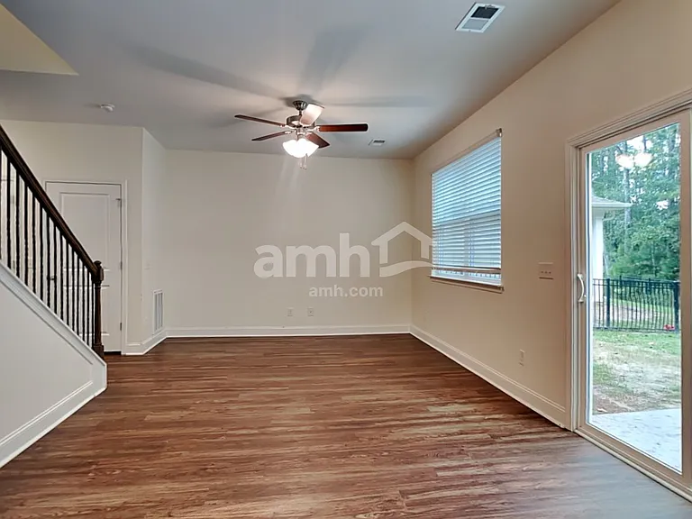 622 E Lionel Rd — Photo 5