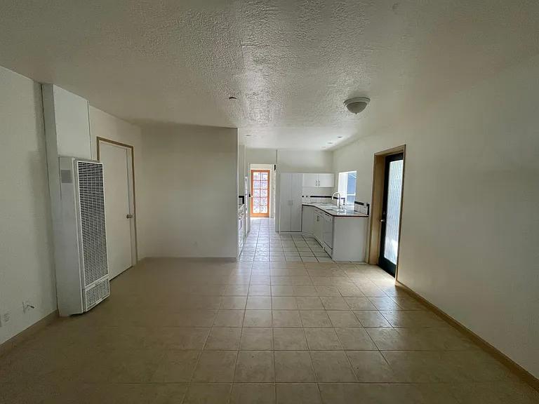 4851 Voltaire St — Photo 15