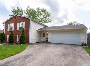 6976 Plumtree Ln, Hanover Park, IL 60133