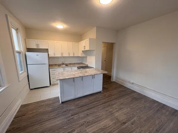104 Sherman Ave S #16, Hamilton, ON L8M 2P7