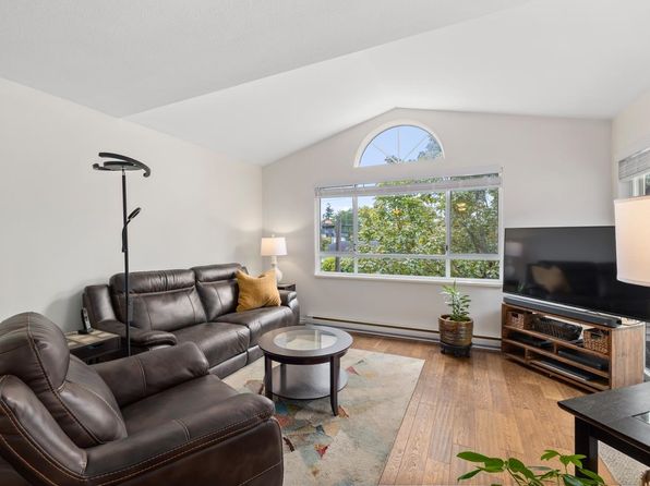 15991 Thrift Ave #314, White Rock, BC V4B 2M9