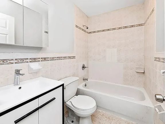 4th image of 1065 University Ave APT 217