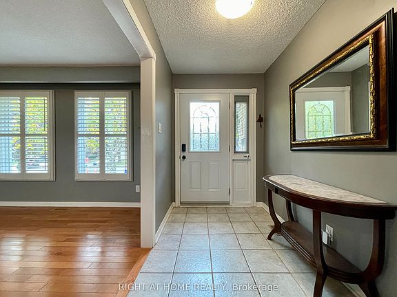 4th image of 183 Autumn Hill Cres