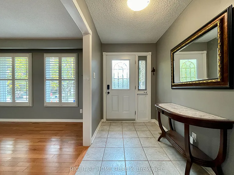 183 Autumn Hill Cres #UPPER — Photo 4