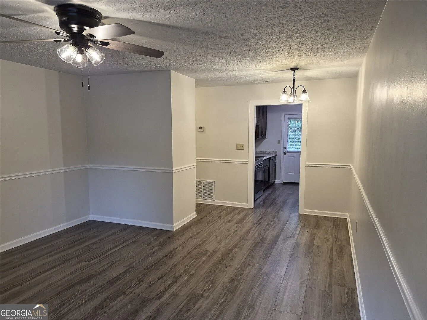 2 bed, 1.0 bath, 880 sqft, $1,100 — Photo 2