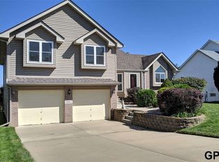 19611 Sterling Ct, Plattsmouth, NE 68048