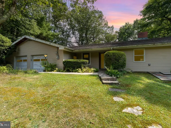 660 Westwood Ln, Frackville, PA 17931