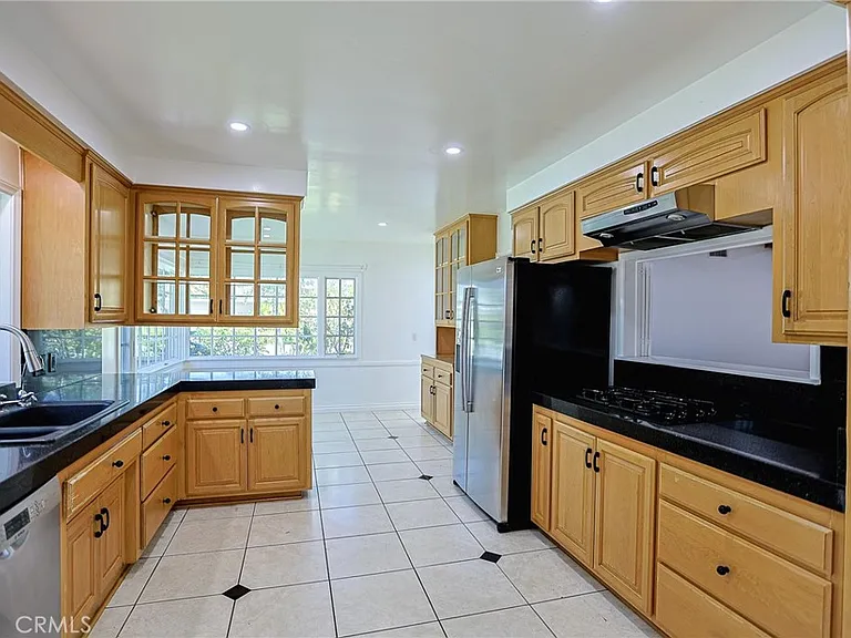 1200 W Rowan St — Photo 11