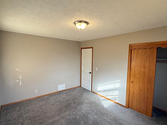 4th image of 5548 N 61st St