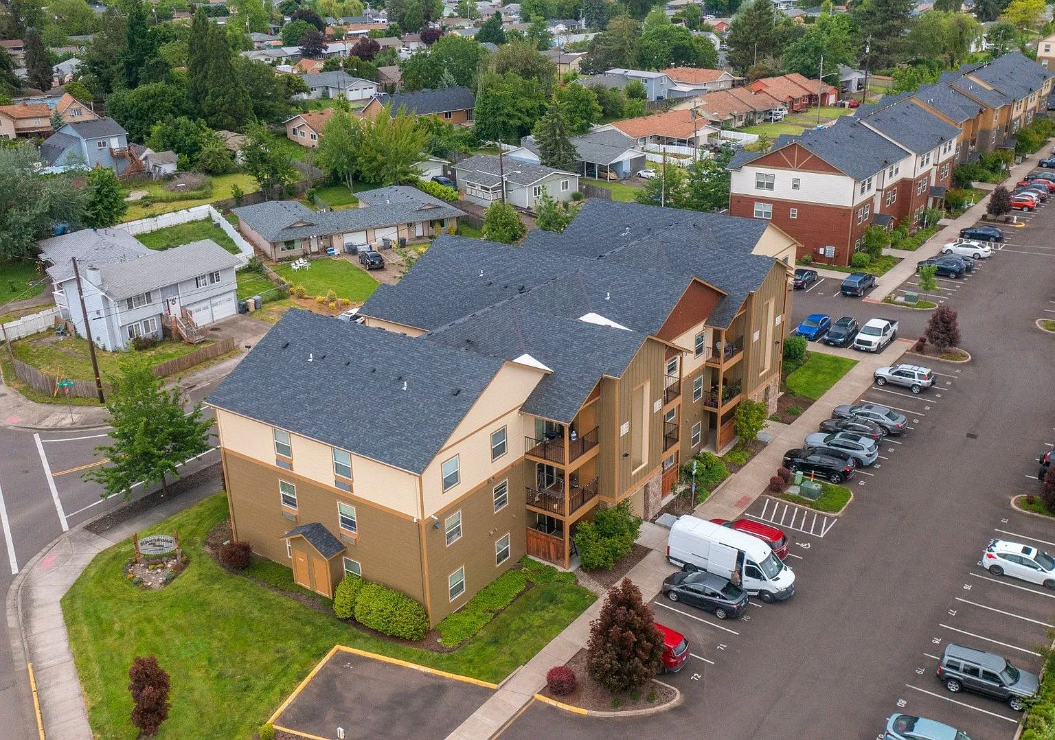 Riverbend Apartments — Photo 4