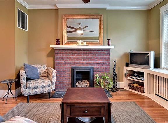 5th image of 2206 Maplewood Ave