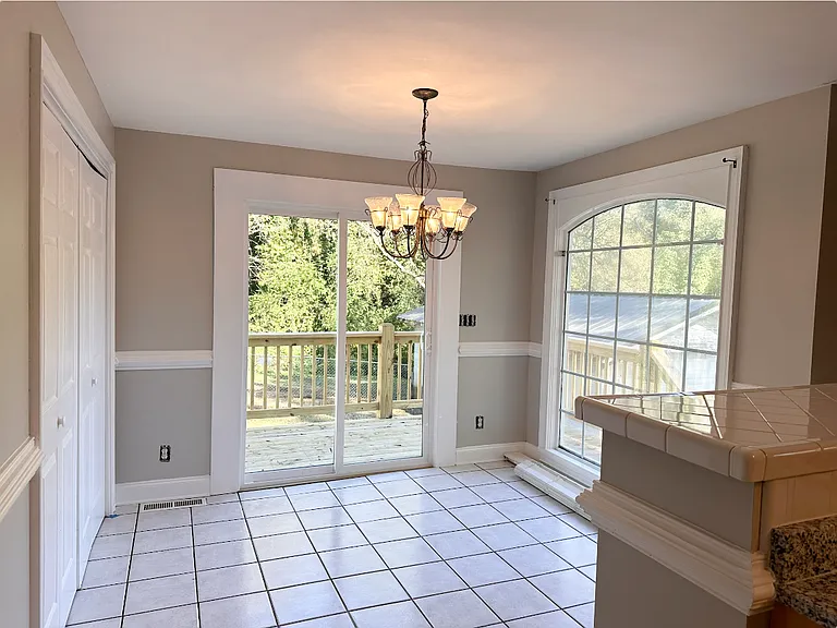 202 Hooper Ave SE — Photo 10