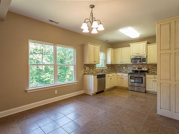 4th image of 10119 Hunters Hollow Dr